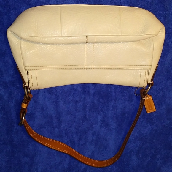 Coach Beige Pebbled Chelsea Bag - Picture 4 of 6